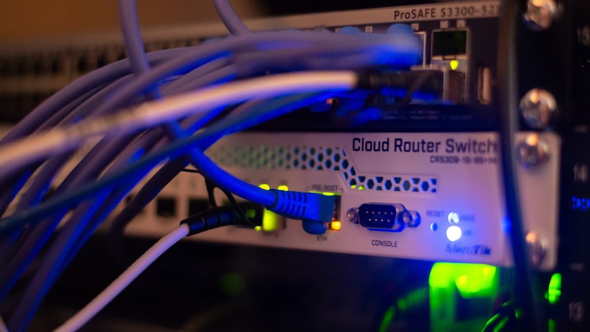 Network wiring and patch panel